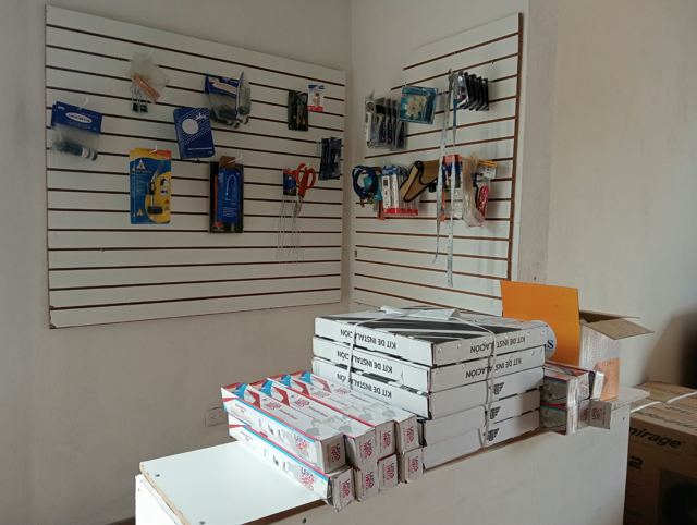 Kits de instalación y bases para minisplit en el mostrador de AASMA